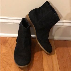 Franco Sarto black suede Kelvin booties 8.5